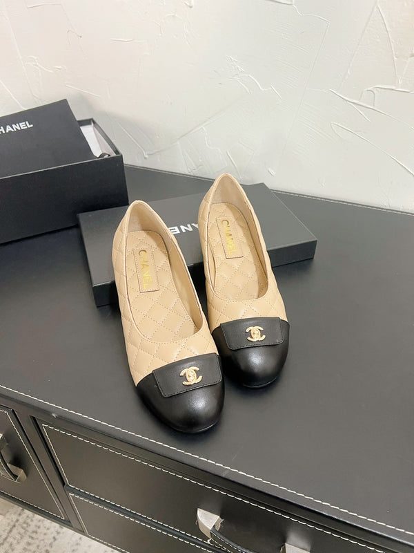 CC Ballet Flats In Beige Mix Black Quilted Lambskin 949713