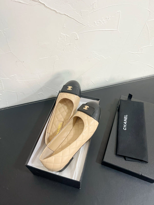 CC Ballet Flats In Beige Mix Black Quilted Lambskin 949713