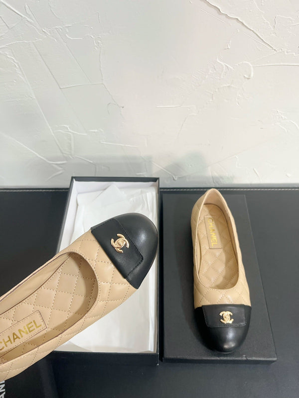 CC Ballet Flats In Beige Mix Black Quilted Lambskin 949713