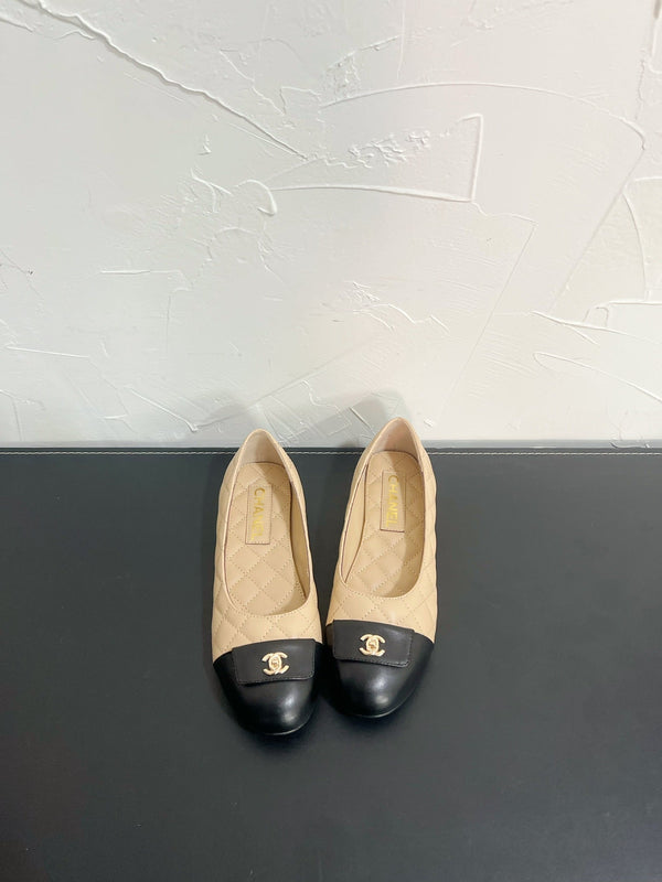 CC Ballet Flats In Beige Mix Black Quilted Lambskin 949713