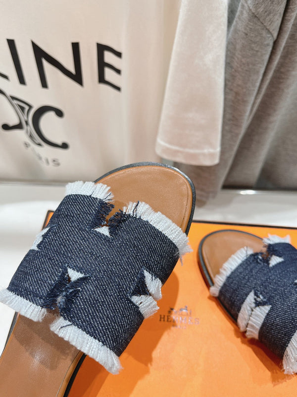 SANDALO SANTORINI IN PELLE DI AGNELLO NERO CHIARO