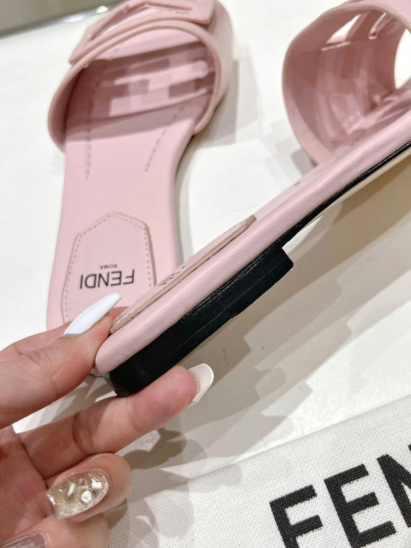 FENDI BAGUETTE SLIDES IN LIGHT PINK LAMBSKIN