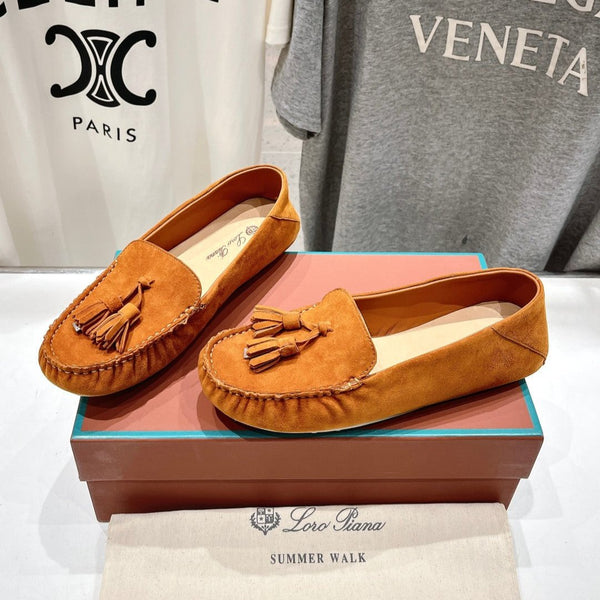 mocassino con suola a pois in pelle scamosciata marrone