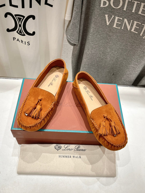 mocassino con suola a pois in pelle scamosciata marrone