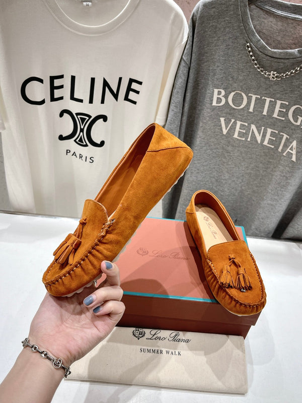 mocassino con suola a pois in pelle scamosciata marrone