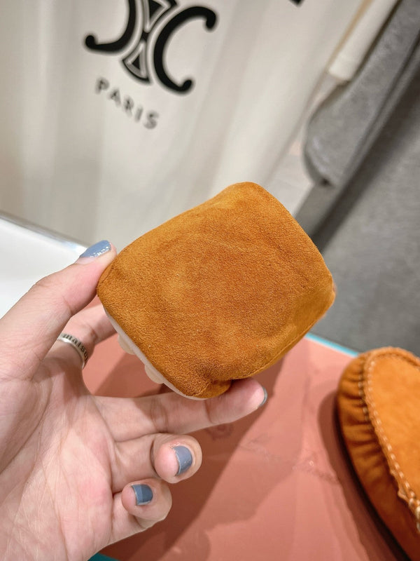 mocassino con suola a pois in pelle scamosciata marrone