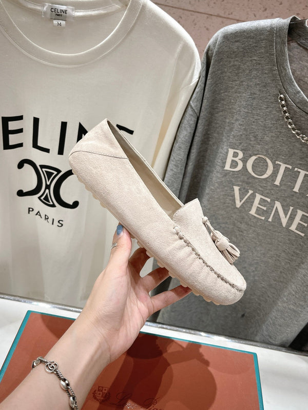 mocassino con suola a pois in pelle scamosciata marrone chiaro