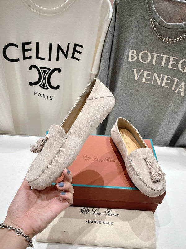 mocassino con suola a pois in pelle scamosciata marrone chiaro