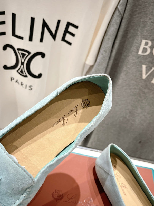 mocassino con suola a pois in pelle scamosciata blu nuvola