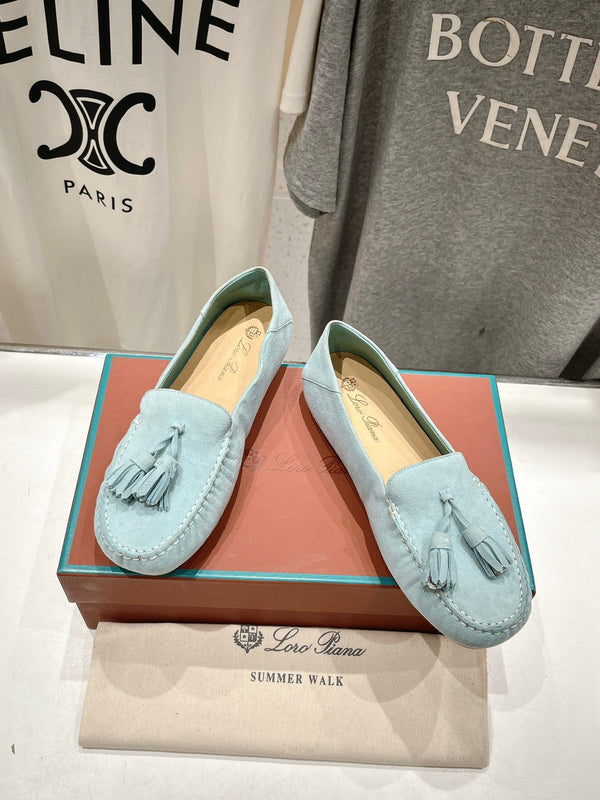 mocassino con suola a pois in pelle scamosciata blu nuvola