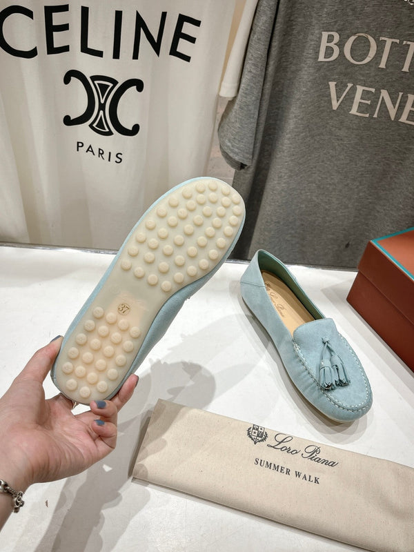 mocassino con suola a pois in pelle scamosciata blu nuvola