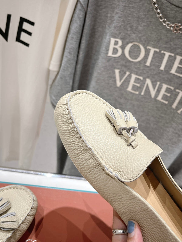 mocassino walk con suola a pois in pelle di vitello color crema