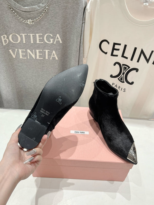 Stivaletti Miu in pelle di pecora nera