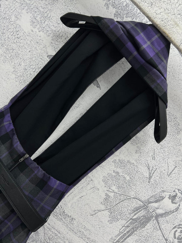 CD 25 Abito con scollo all'americana e schiena scoperta in tessuto di lana viola e nero