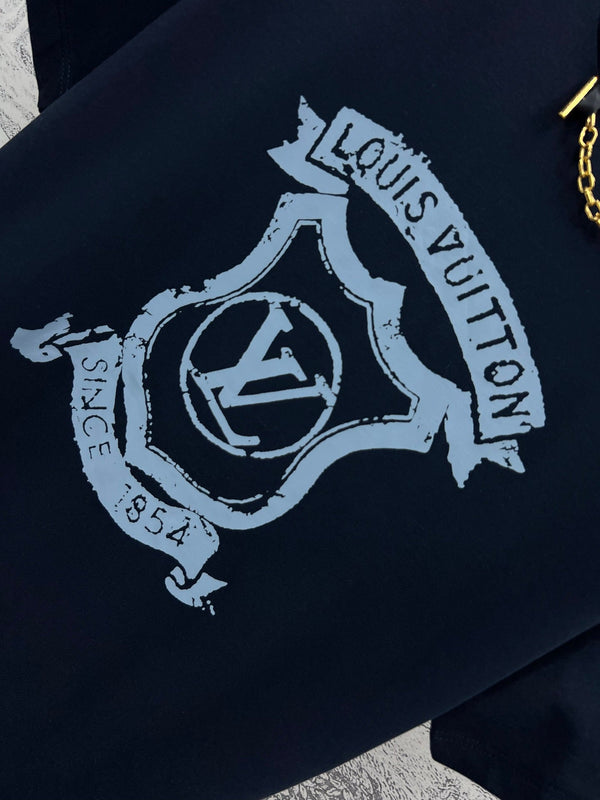 LV 25 Decorazione con cerniera in metallo sulla spalla sinistra T-shirt in cotone nero