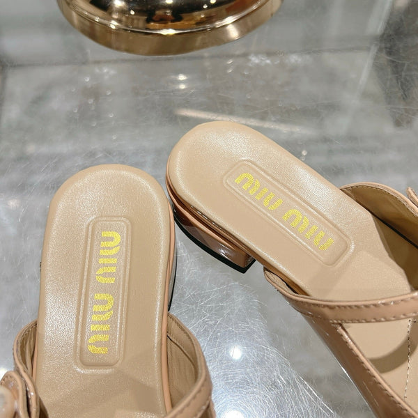 Miu 25C Flat Mule Cream Patent Leather 235308