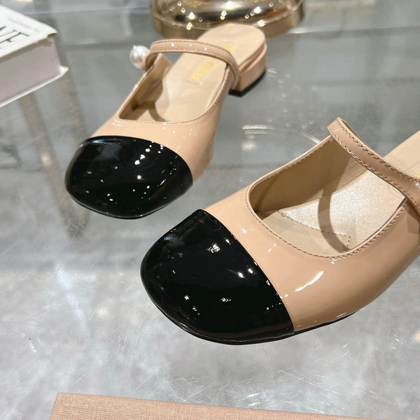 Miu 25C Flat Mule Cream Patent Leather 235308