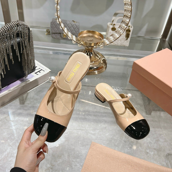 Miu 25C Flat Mule Cream Patent Leather 235308