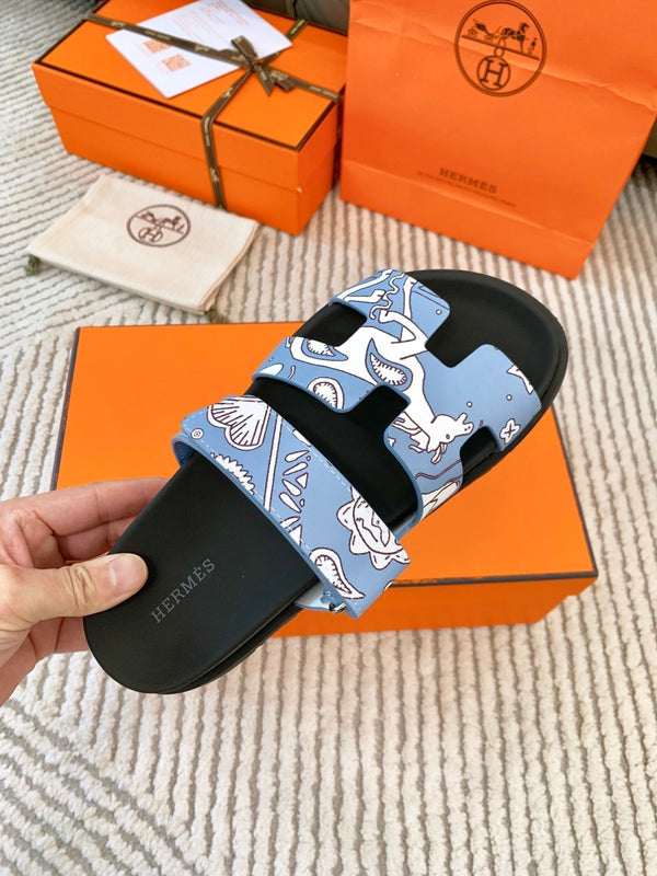 Sandalo HM Cyprus blu nuvola con motivo bianco in pelle di vacchetta 963201