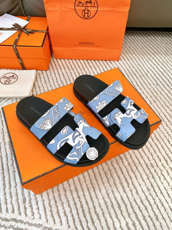 Sandalo HM Cyprus blu nuvola con motivo bianco in pelle di vacchetta 963201