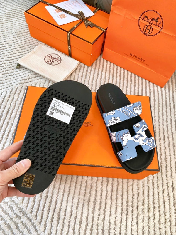 Sandalo HM Cyprus blu nuvola con motivo bianco in pelle di vacchetta 963201