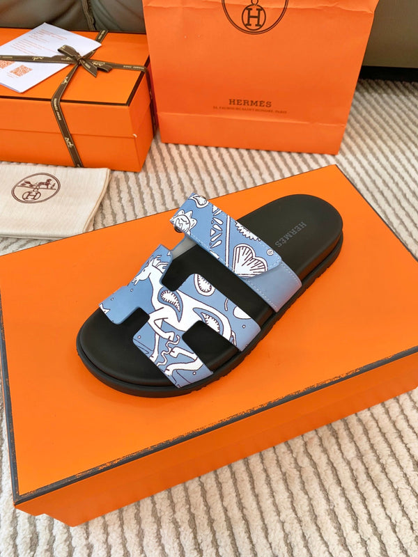 Sandalo HM Cyprus blu nuvola con motivo bianco in pelle di vacchetta 963201