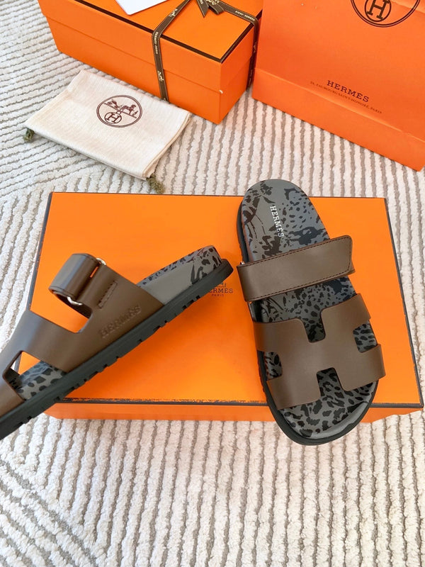 Sandalo HM Cyprus marrone terra con motivo grigio nero in pelle bovina 963203