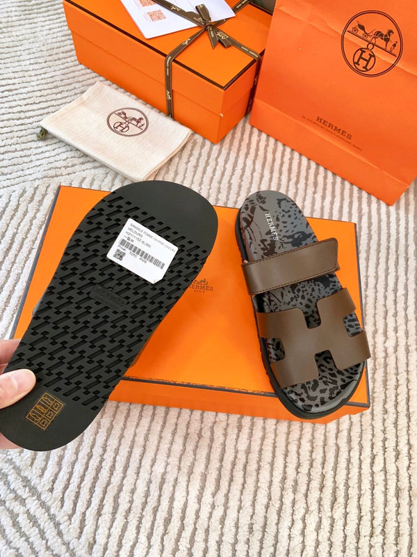 Sandalo HM Cyprus marrone terra con motivo grigio nero in pelle bovina 963203