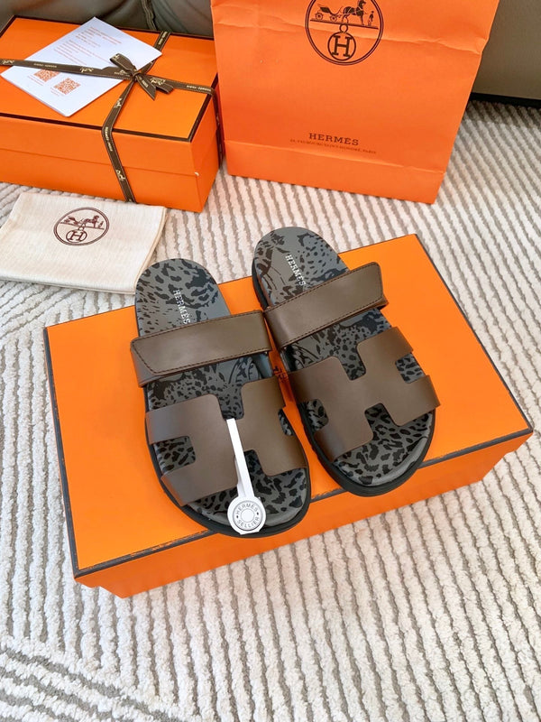 Sandalo HM Cyprus marrone terra con motivo grigio nero in pelle bovina 963203