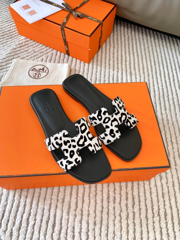 HM Oran Sandal White With Black Pattern Calfskin 963190