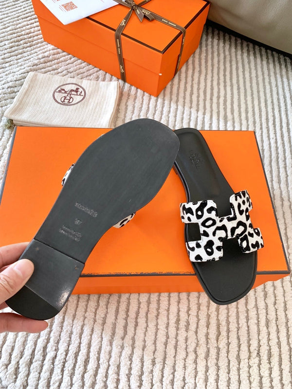 HM Oran Sandal White With Black Pattern Calfskin 963190