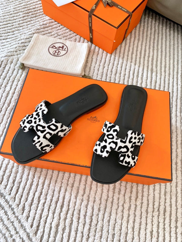 HM Oran Sandal White With Black Pattern Calfskin 963190