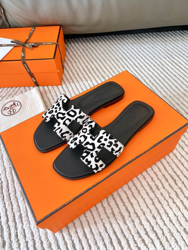 HM Oran Sandal White With Black Pattern Calfskin 963190