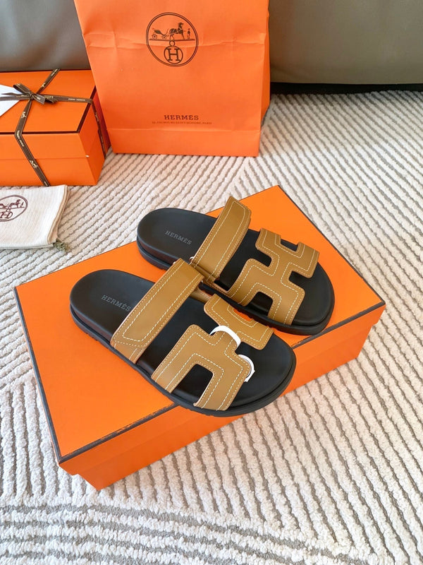 Sandalo HM Cyprus Lumpy Brown con cuciture bianche in pelle di agnello 963495