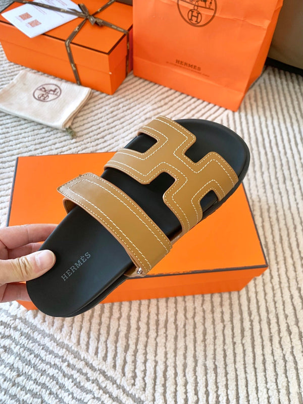 Sandalo HM Cyprus Lumpy Brown con cuciture bianche in pelle di agnello 963495