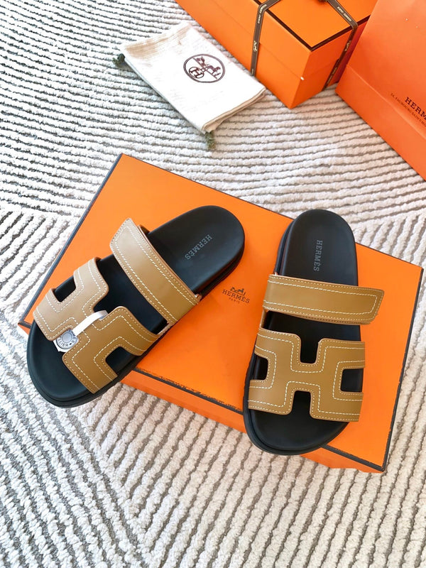 Sandalo HM Cyprus Lumpy Brown con cuciture bianche in pelle di agnello 963495