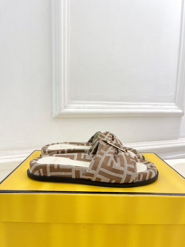 FENDI FLAT SLIPPER IN BROWN MONOGRAM JACQUARD FABRIC WITH GOLD HARDWARE