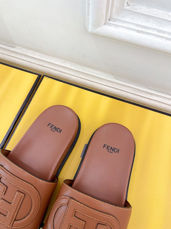 FENDI LOGO SLIDES IN SYRUP BROWN CALFSKIN