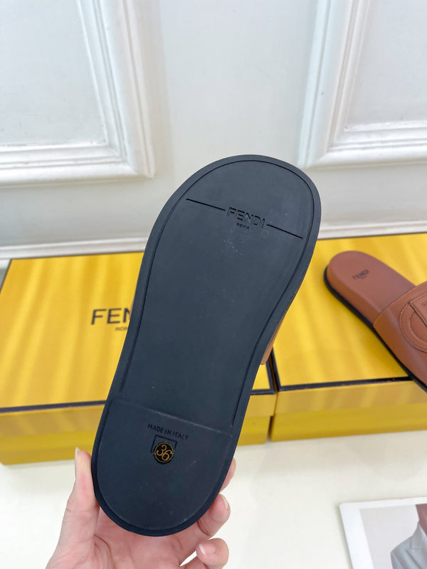 FENDI LOGO SLIDES IN SYRUP BROWN CALFSKIN