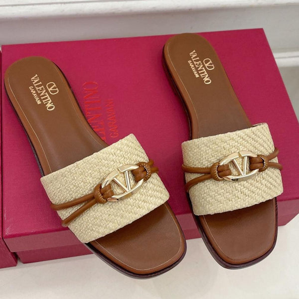 GARAVANI V LOGO SIGNATURE SLIDE IN BEIGE RAFFIA AND BROWN CALFSKIN