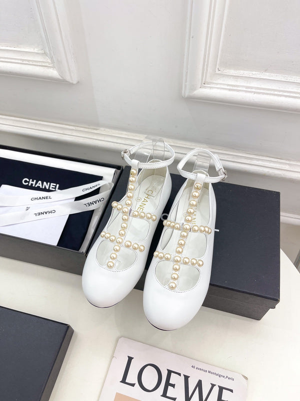 CC Mary Jane 10mm In White With Small Pearls Lambskin 948758