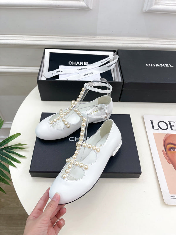 CC Mary Jane 10mm In White With Small Pearls Lambskin 948758