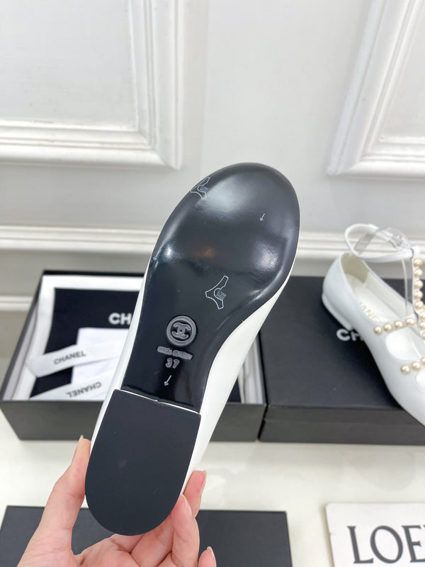 CC Mary Jane 10mm In White With Small Pearls Lambskin 948758