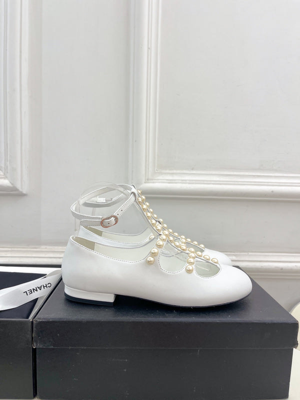 CC Mary Jane 10mm In White With Small Pearls Lambskin 948758