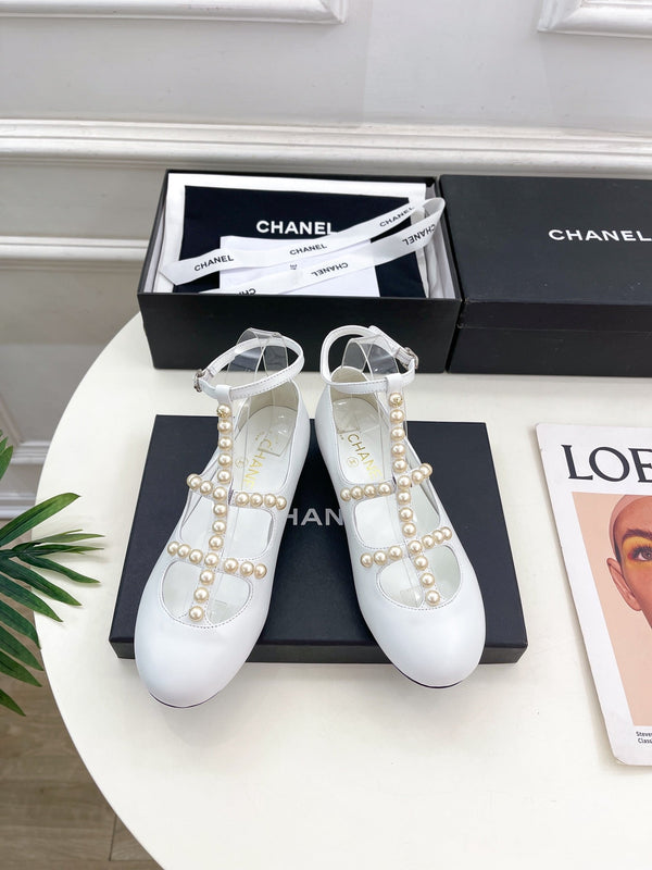 CC Mary Jane 10mm In White With Small Pearls Lambskin 948758