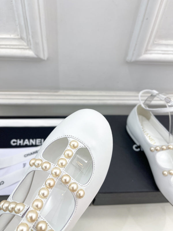 CC Mary Jane 10mm In White With Small Pearls Lambskin 948758