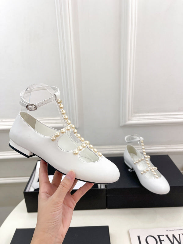 CC Mary Jane 10mm In White With Small Pearls Lambskin 948758