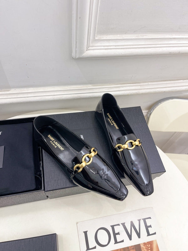FLAT LOAFERS WITH GOLD CHAIN IN BLACK GLOSSY CALFSKIN