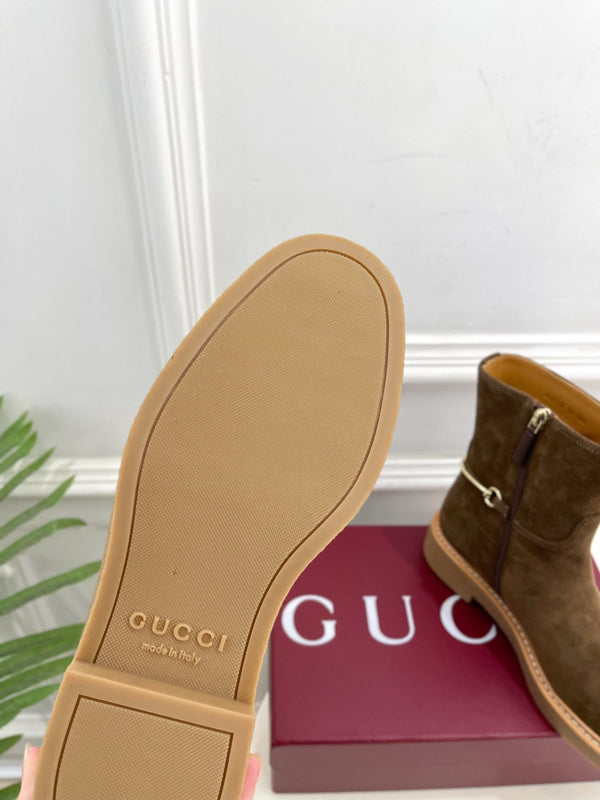 Gucci 25𝐬𝐬 horsebit ankle boots chestnut brown suede 435376