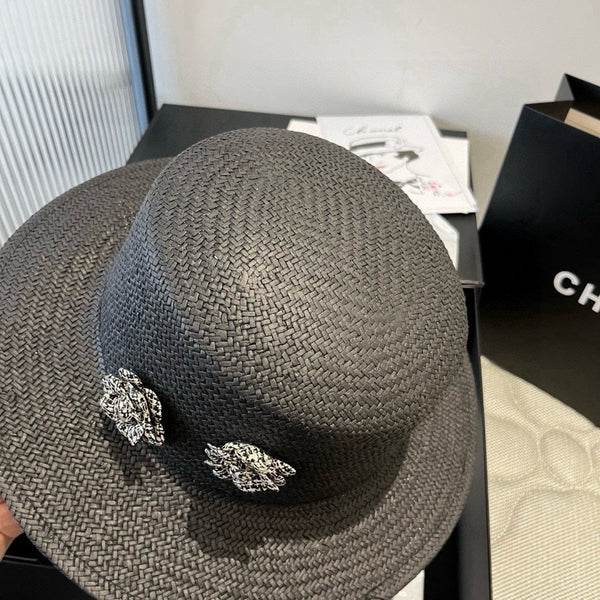 FLAT STRAW HAT BLACK FLOWER ATTACHMENT 673929